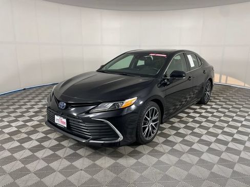Used 2023 Toyota Camry XLE w/ Navigation Package FWD image 1