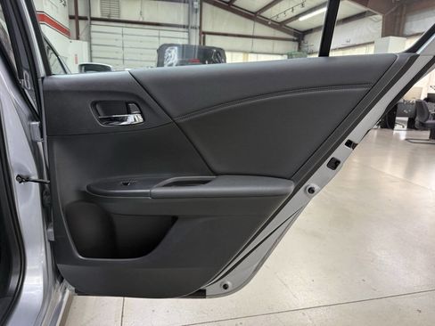Used 2017 Honda Accord EX-L image 14