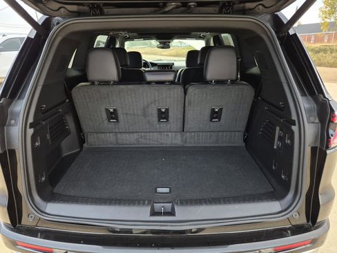 Certified 2025 GMC Acadia Denali image 8