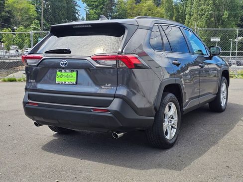 Used 2019 Toyota RAV4 LE w/ Carpet Mat Package AWD/4WD image 7