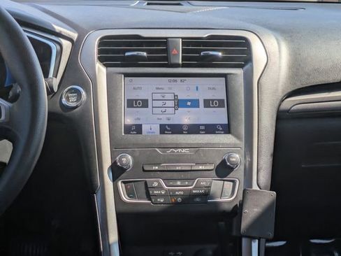 Used 2019 Ford Fusion SE image 15