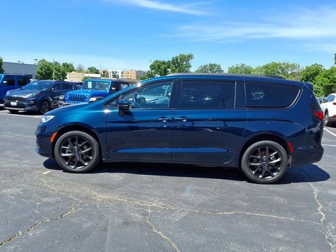 Used 2021 Chrysler Pacifica Limited w/ Uconnect Theater Family Group AWD/4WD image 22