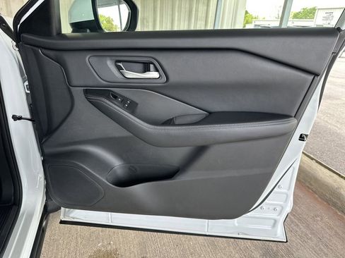 Used 2024 Nissan Rogue SV image 34