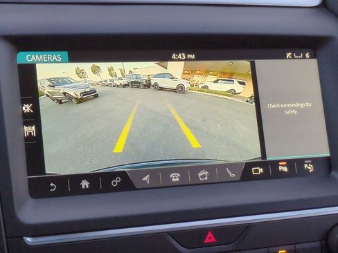 Used 2018 Jaguar E-PACE SE image 17