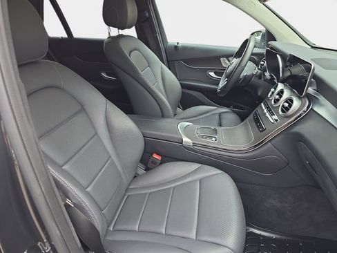 Used 2021 Mercedes-Benz GLC 300 4MATIC image 12