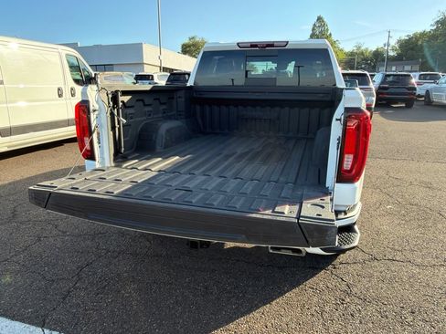 Used 2023 GMC Sierra 1500 AT4 w/ Technology Package AWD/4WD image 17