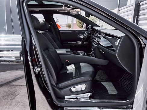 Used 2014 Rolls-Royce Ghost RWD image 22