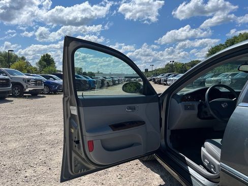 Used 2005 Buick LaCrosse CXL w/ Chrome Appearance Package FWD image 14