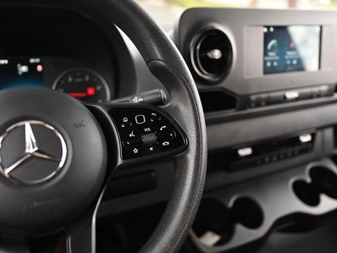 Used 2020 Mercedes-Benz Sprinter 2500 image 31