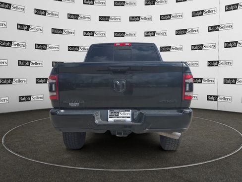 Used 2019 RAM 2500 Laramie w/ Black Appearance Package image 5