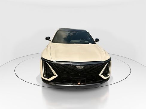 Used 2024 Cadillac Lyriq Sport RWD image 3