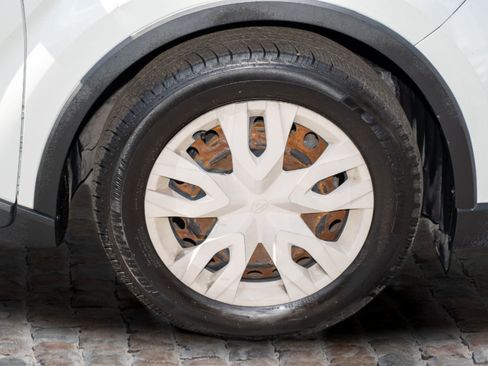 Used 2019 Toyota C-HR LE image 39