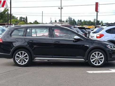 Used 2018 Volkswagen Golf Alltrack SE image 6