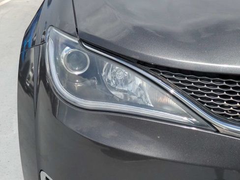 Used 2019 Chrysler Pacifica Touring-L FWD image 9