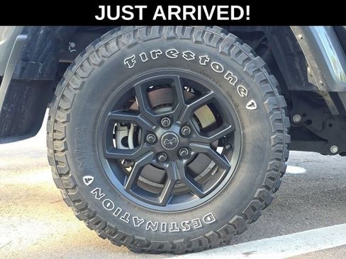 Used 2024 Jeep Gladiator Sport AWD/4WD image 5