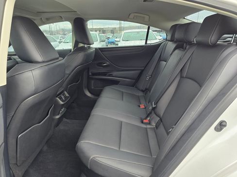 Used 2025 Lexus ES 300h w/ Premium Package image 18