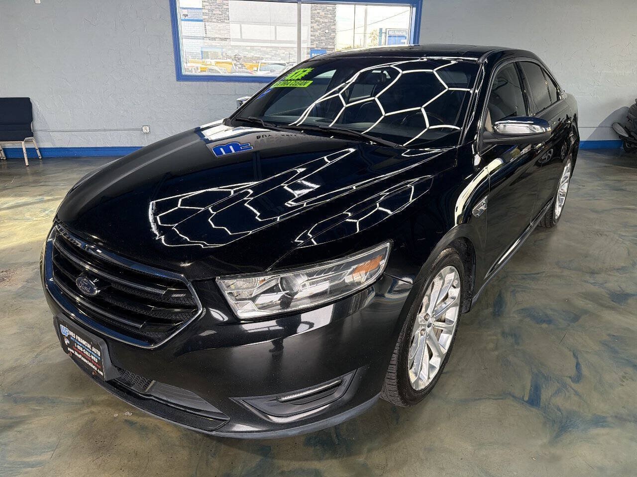 Used 2017 Ford Taurus Limited AWD/4WD image 5