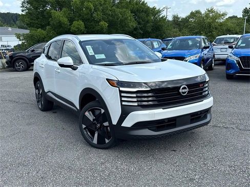 New 2025 Nissan Kicks SR image 2