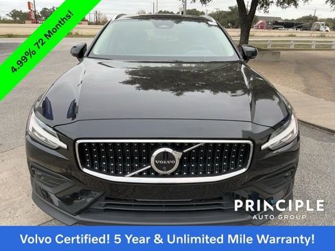 Certified 2025 Volvo V60 B5 Cross Country Plus image 3