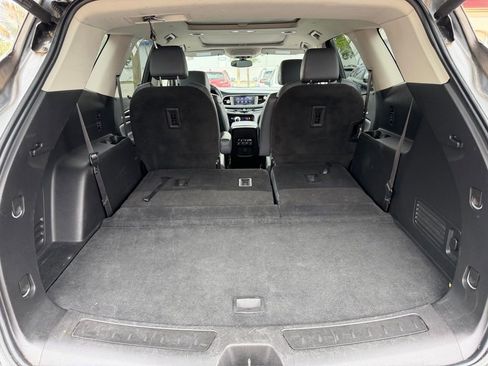 Used 2020 Buick Enclave Essence image 7