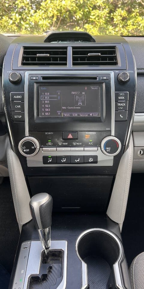 Used 2014 Toyota Camry FWD image 25