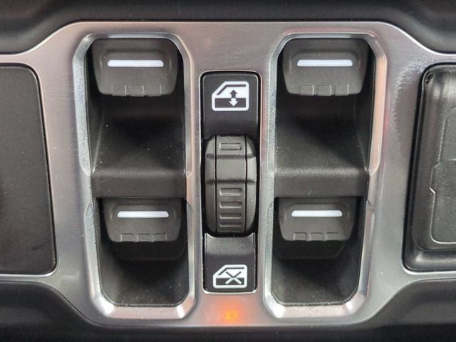 Used 2026 Jeep Wrangler Unlimited Sahara AWD/4WD image 23