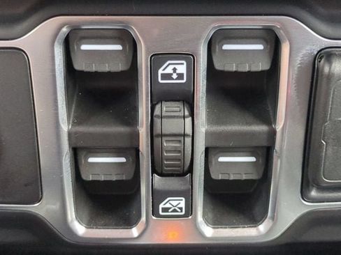 Used 2026 Jeep Wrangler Unlimited Sahara AWD/4WD image 23