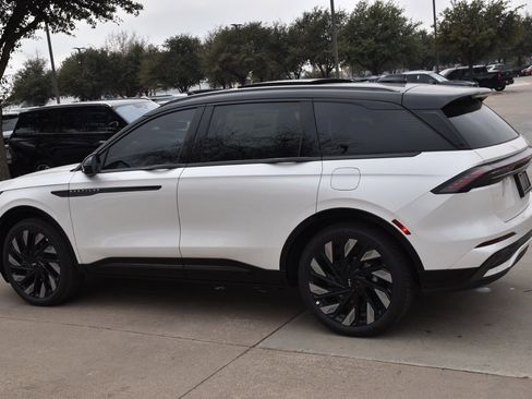 New 2026 Lincoln Nautilus Reserve w/ Jet Appearance Package image 10