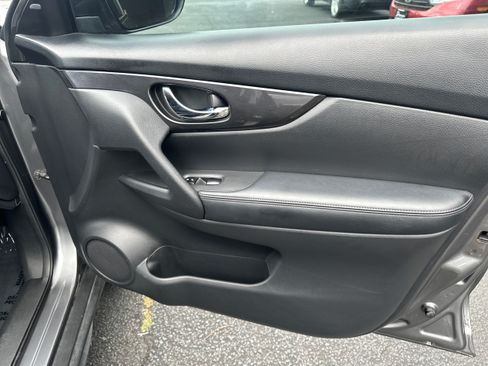 Used 2019 Nissan Rogue SV FWD image 21