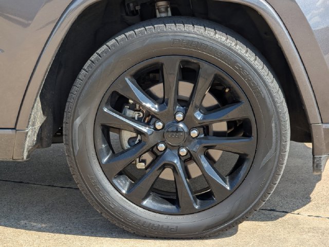 Used 2021 Jeep Grand Cherokee Laredo X RWD image 10