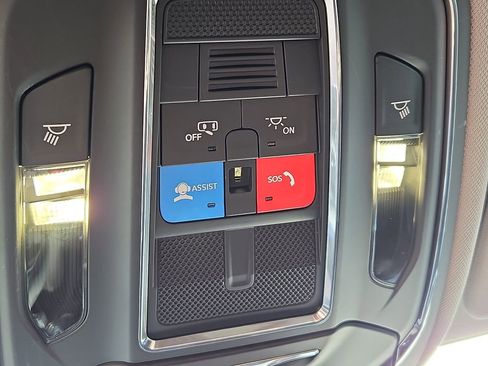 Used 2023 Jeep Grand Cherokee Laredo image 23