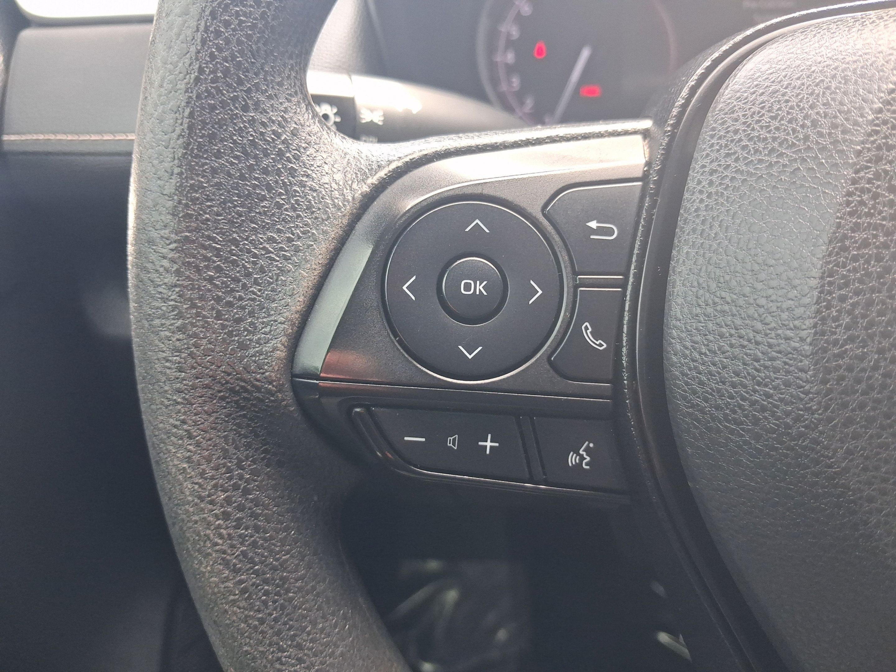 Used 2023 Toyota RAV4 LE FWD image 21