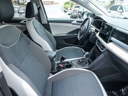 New 2025 Volkswagen Taos SE image 31