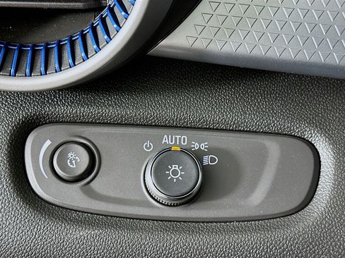 Used 2025 Chevrolet Trax LS image 16