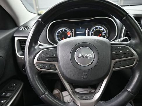 Used 2020 Jeep Cherokee Latitude Plus w/ Comfort/Convenience Group AWD/4WD image 8