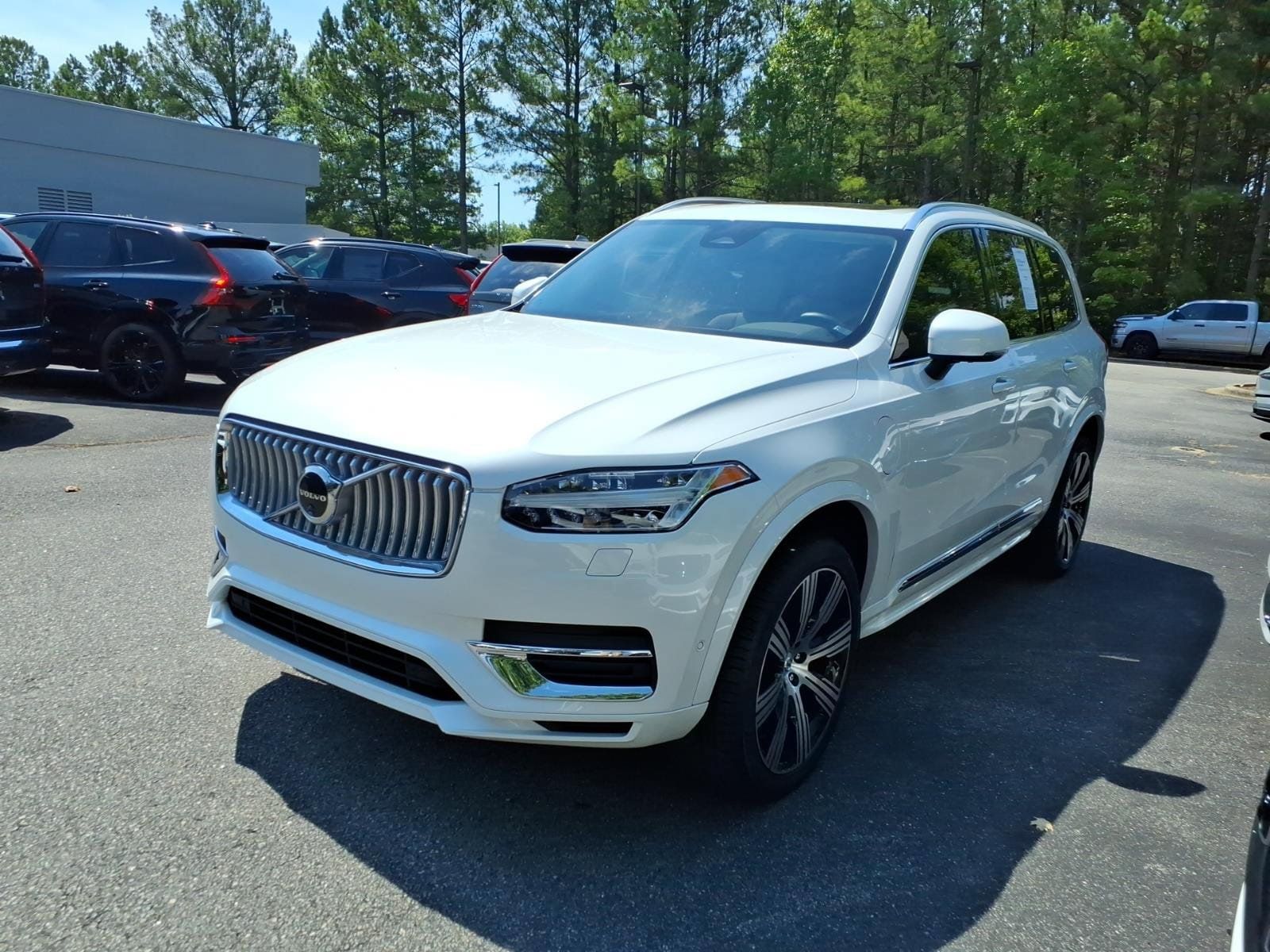 Certified 2025 Volvo XC90 T8 Plus w/ Protection Package AWD/4WD image 8