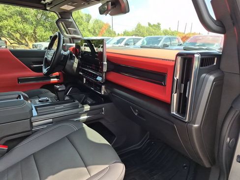 Used 2026 GMC Hummer EV 3X AWD/4WD image 40