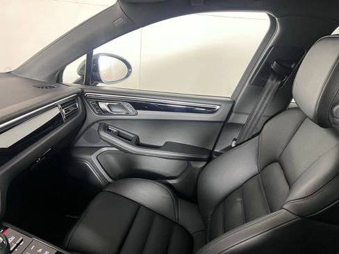 Certified 2026 Porsche Macan AWD/4WD image 24