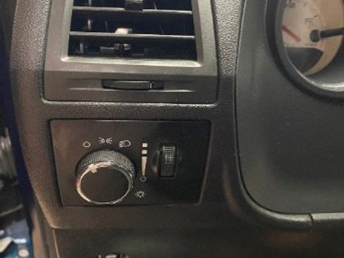 Used 2014 Dodge Challenger SXT image 11