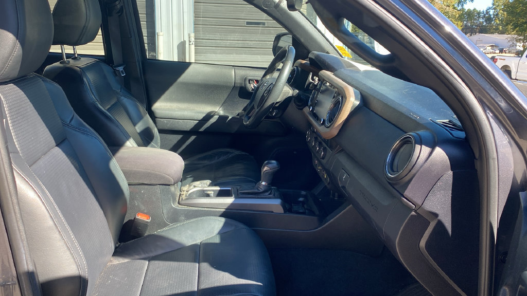 Used 2020 Toyota Tacoma TRD Off-Road w/ TRD Premium Off Road Package AWD/4WD image 12