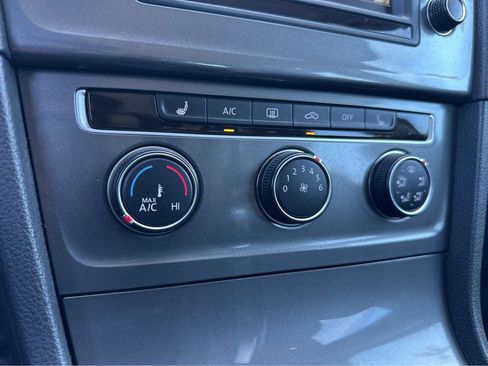 Used 2017 Volkswagen Golf SE image 26