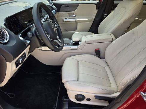 Used 2022 Mercedes-Benz GLB 250 w/ Premium Package Lite image 16