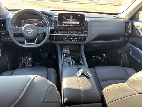 Used 2025 Nissan Pathfinder SL image 20