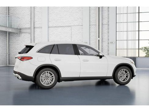 Used 2025 Mercedes-Benz GLC 300 4MATIC image 18