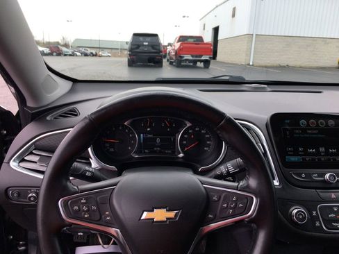 Used 2018 Chevrolet Malibu LT w/ Driver Confidence Package image 3