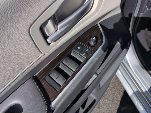 Used 2021 Toyota Sienna XLE image 11