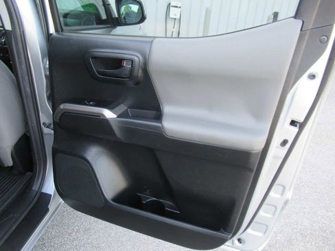 Used 2023 Toyota Tacoma SR5 AWD/4WD image 17