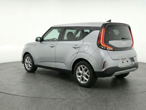 Used 2025 Kia Soul LX w/ LX Technology Package FWD image 6