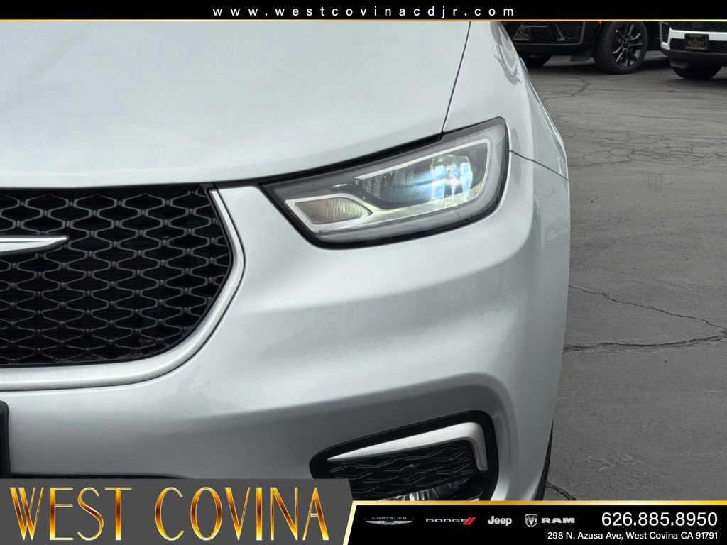Used 2023 Chrysler Pacifica Pinnacle FWD image 13