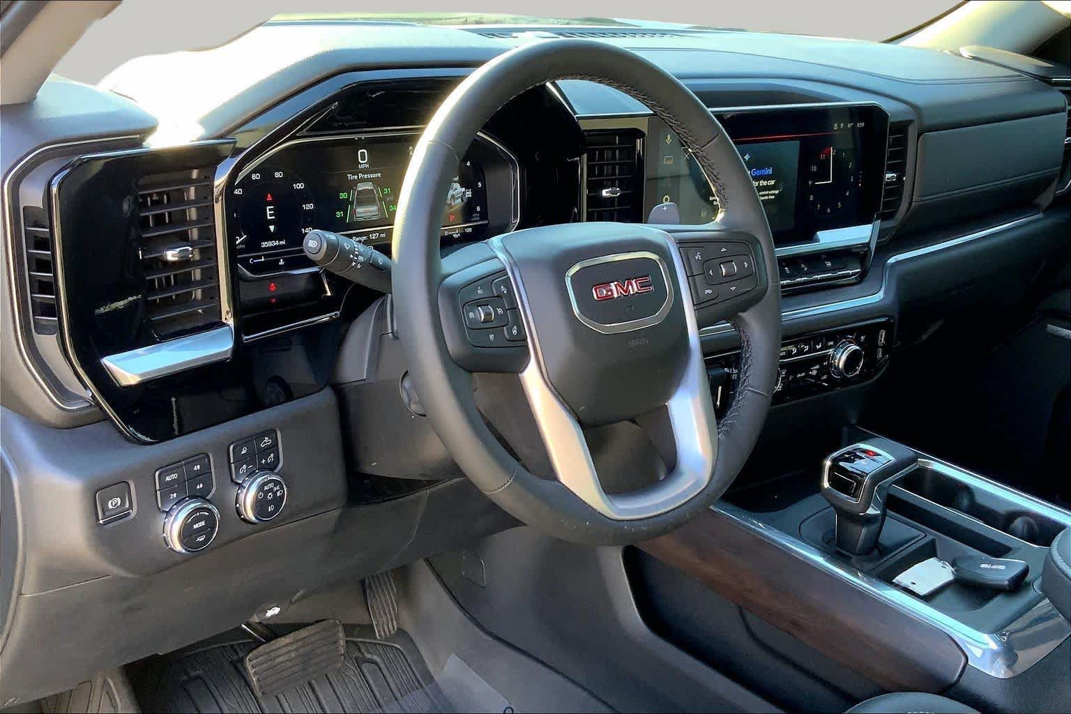 Used 2023 GMC Sierra 1500 SLT w/ SLT Premium Plus Package AWD/4WD image 15